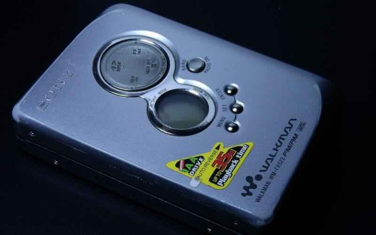 The evolution of mobile phones over 30 years | musicMagpie